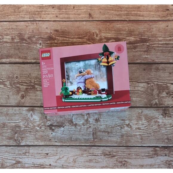 NIB LEGO 40702 Limited Edition Christmas Picture Frame 209pcs New - Picture 1 of 4